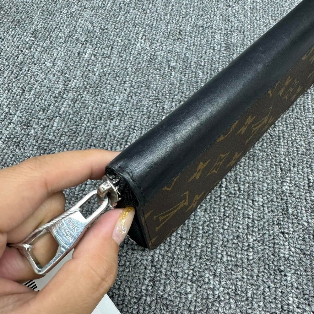 100% Authentic Louis Vuitton Vertical Zippy Wallet - Picture 5 of 11